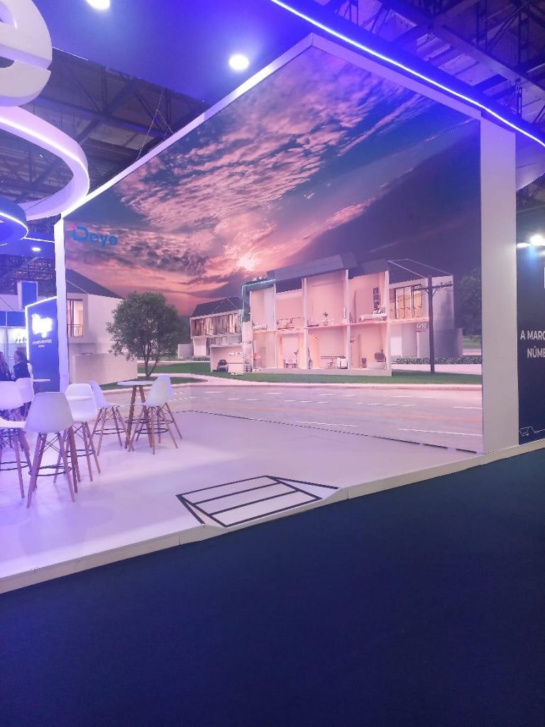 Aluguel de Painel de LED Gigante Indoor e Outdoor, Telas 4K Ultra HD, Monitores Profissionais, TVs Smart e Óculos VR para Eventos e Publicidade