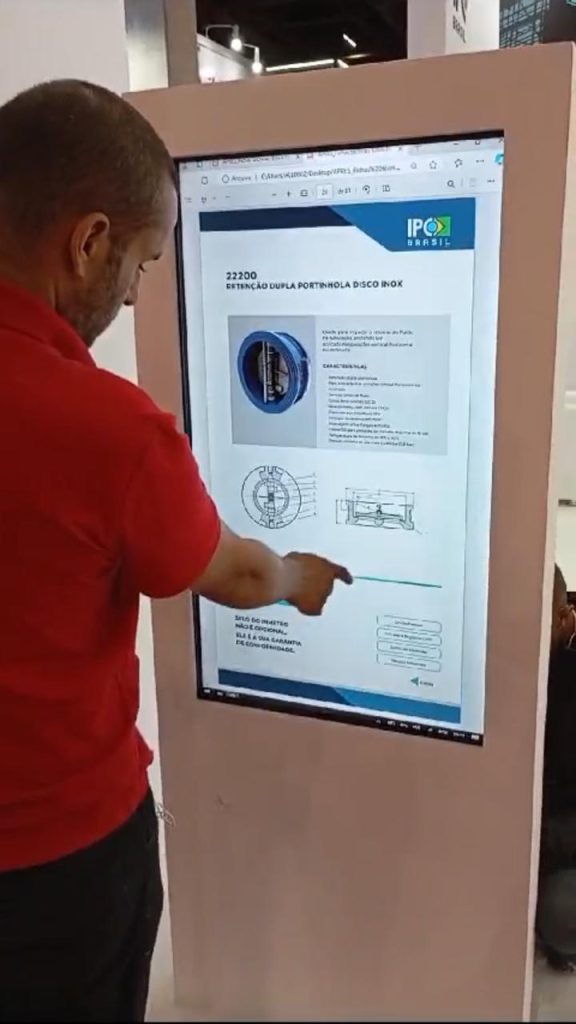 Aluguel de Totem Interativo Touch Screen e Painel de LED para Eventos, Shows, Congressos Festas e Feiras em Balneário Camboriú 2026