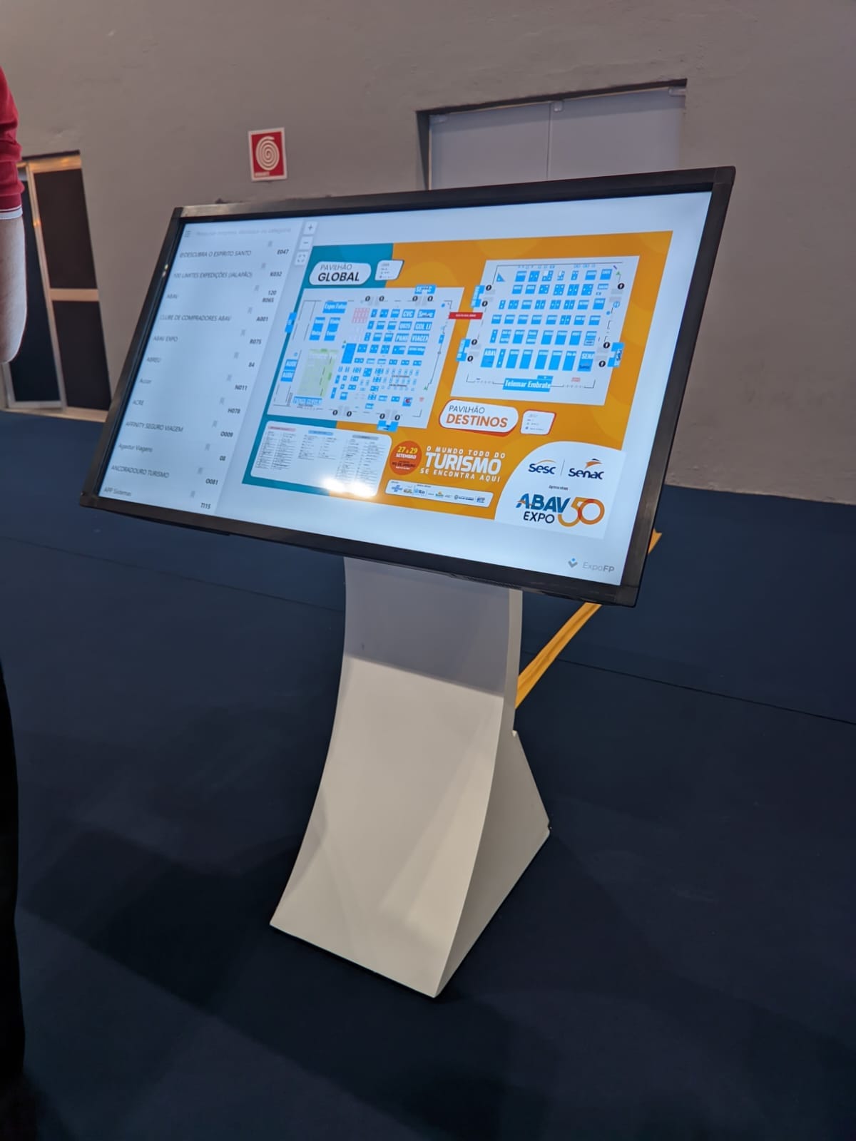 ALUGUEL DE TVS INTERATIVA-Aluguel de totem de credenciamento salvador EM 2025