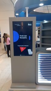 Aluguel de Totem Touch Screen e Painéis de LED e Telas Profissionais 2026