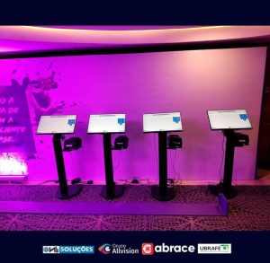 Aluguel de Totem Touch Screen e Painéis de LED e Telas Profissionais 2026