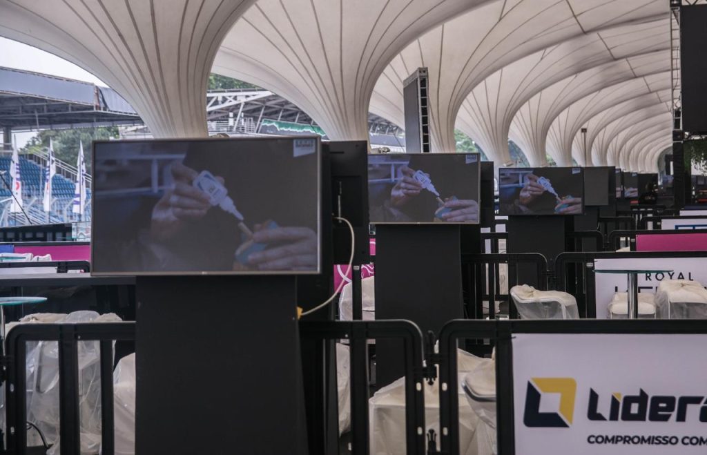 Aluguel de Painel de LED Outdoor Alta Luminosidade, Telões Indoor, TVs 4K, Monitores Profissionais e Óculos VR para Experiências Imersivas