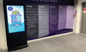 Locação de Totem Interativo com Tela Touch para Exposições, Eventos e Campanhas de Marketing Tvs, com tela 4k de Auta de Resolução